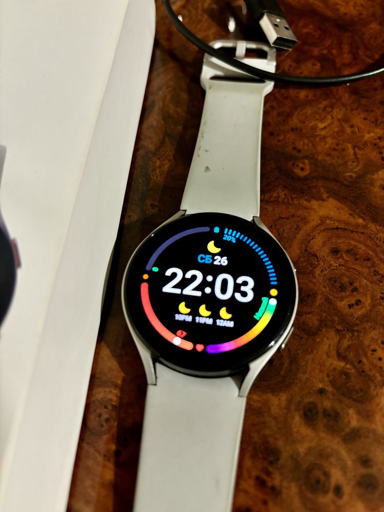 Смарт часы Galaxy watch4