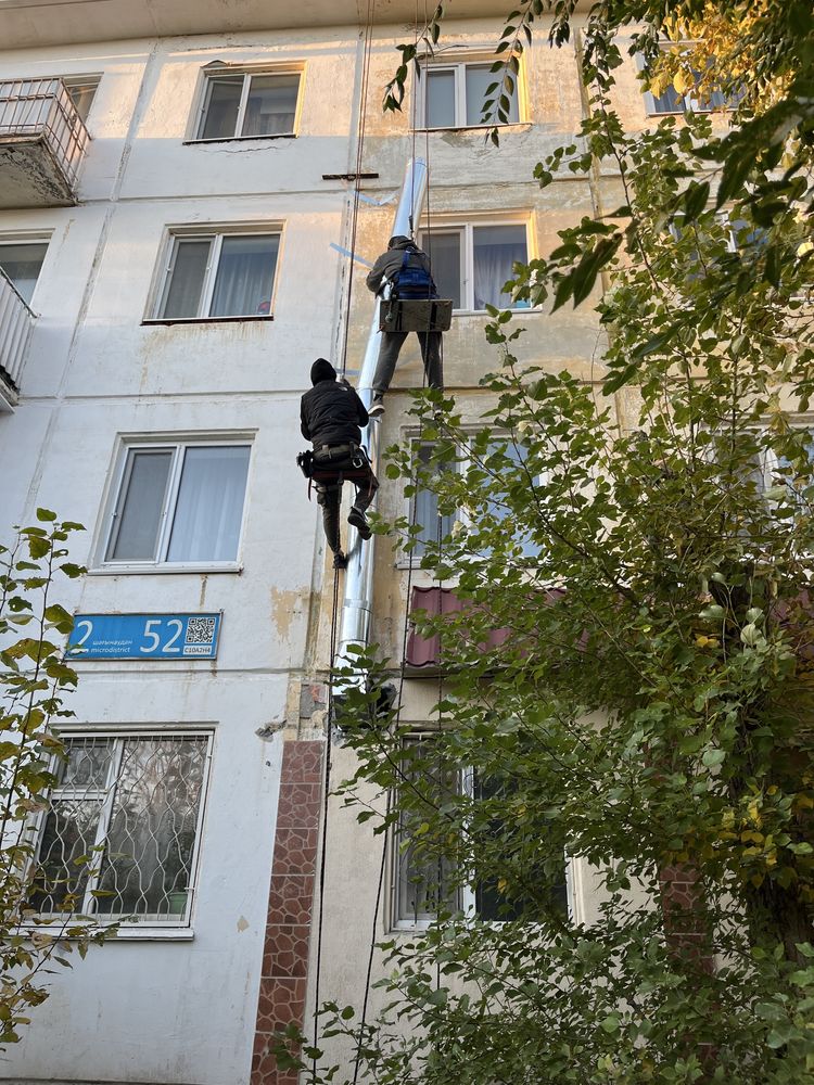 Высотные работы. Утепление фасада пеноплексом.швы. Реклама. Освещение