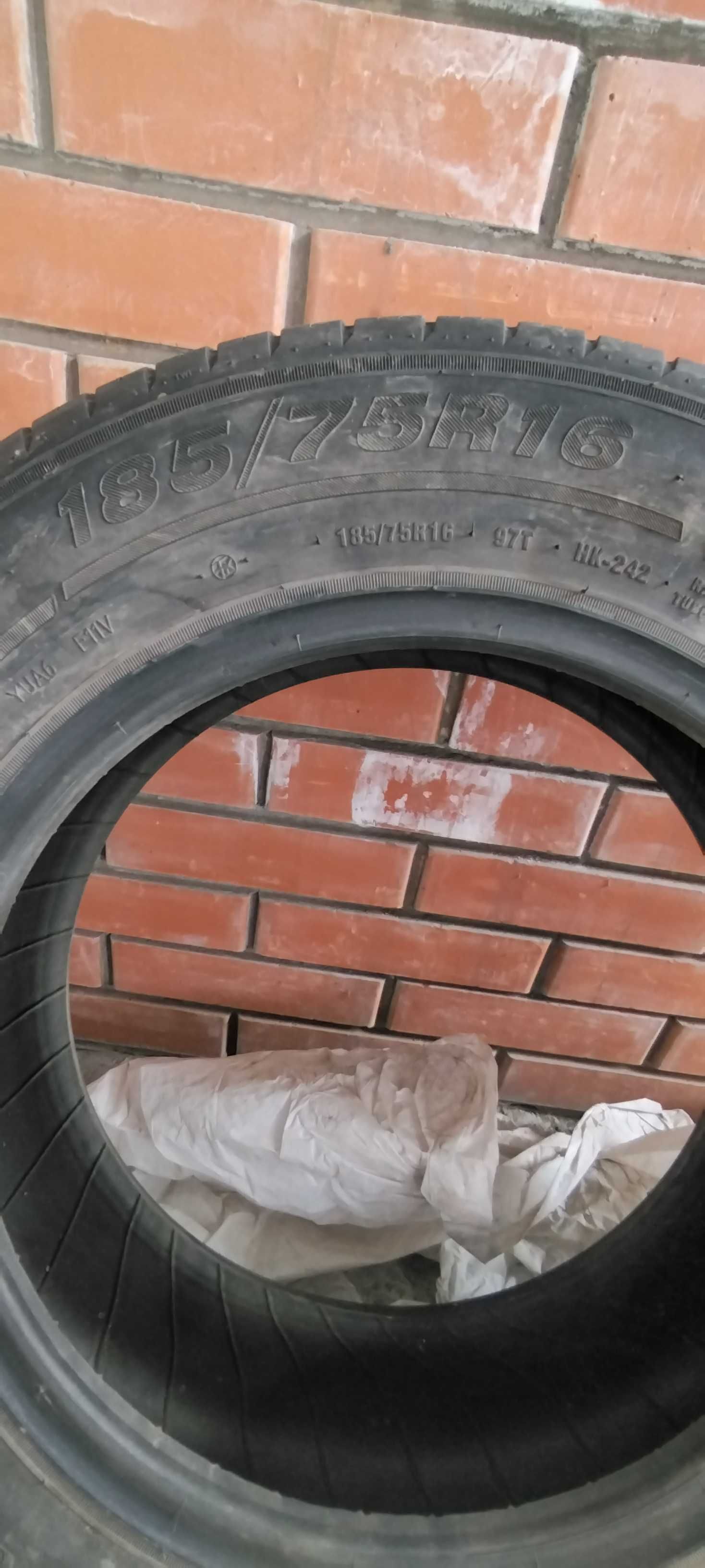 Шины 185/75 R16 сняли с нивы