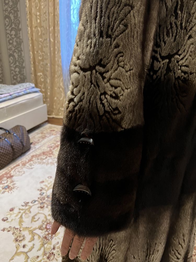 Шуба норковая, в отличном состоянии