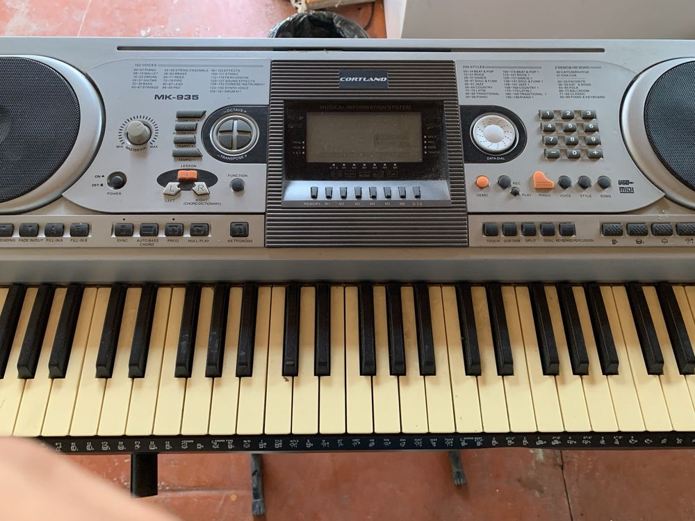 Синтезатор cortland mk-935. Продам