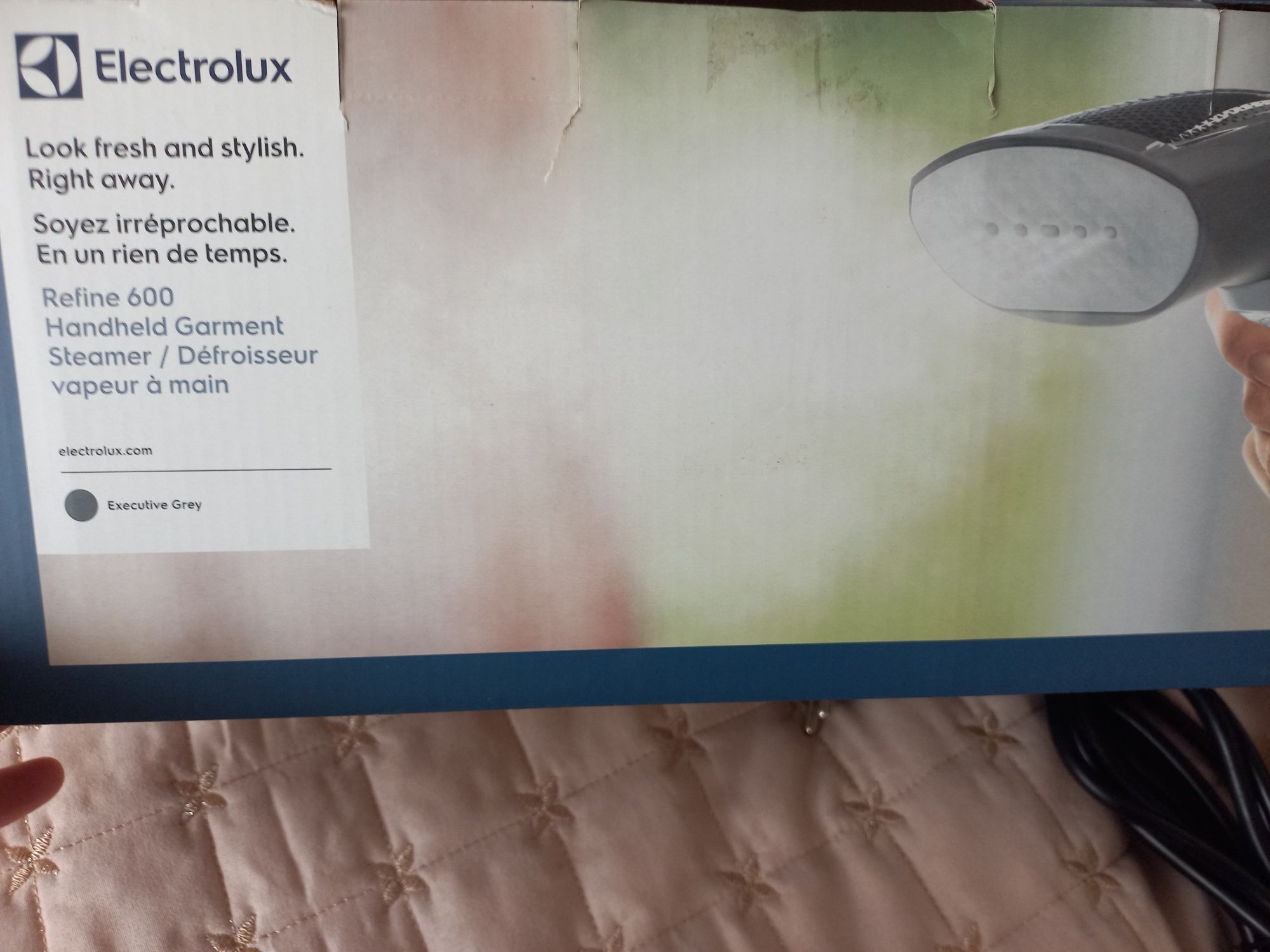 Паровой утюг.Отпариватель для одежды Electrolux E6HS1 2EG.