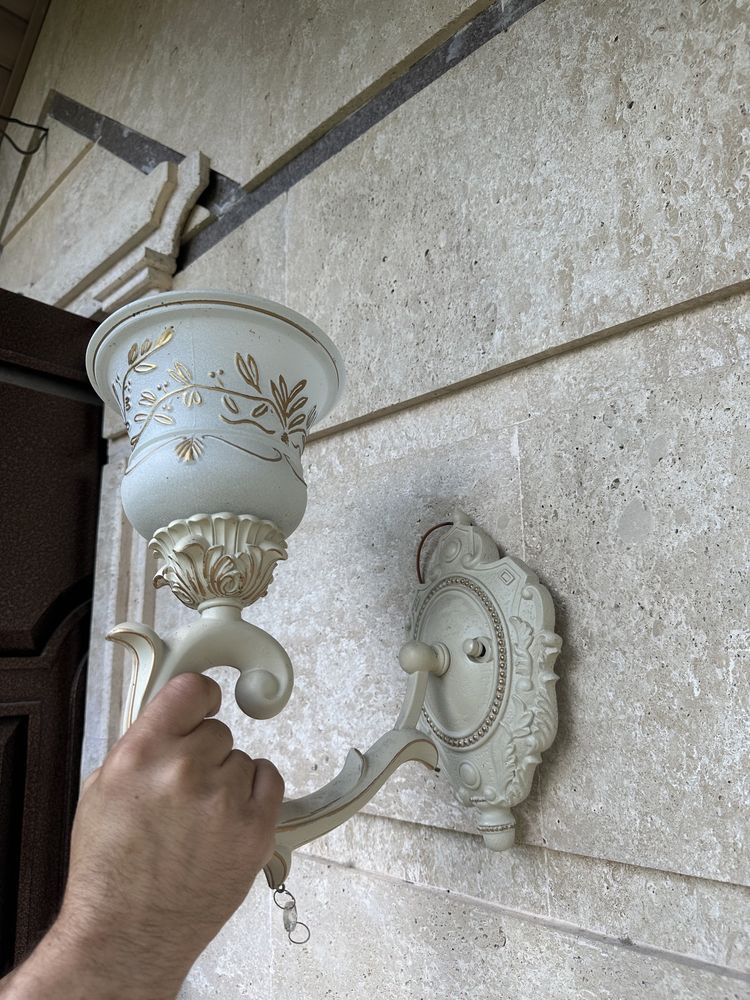 Продаются люстры очень хорошего качества, есть разного размера.