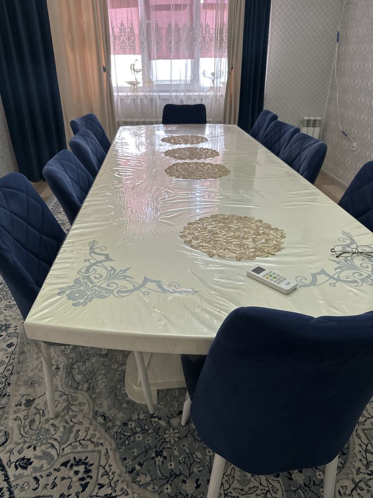 Стол со стульями