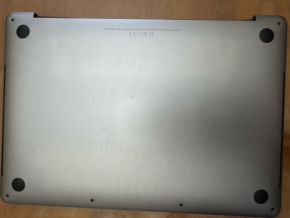 Продам MacBook Pro 13 A1706 в идеальном состоянии, ssd 512 на запчасти