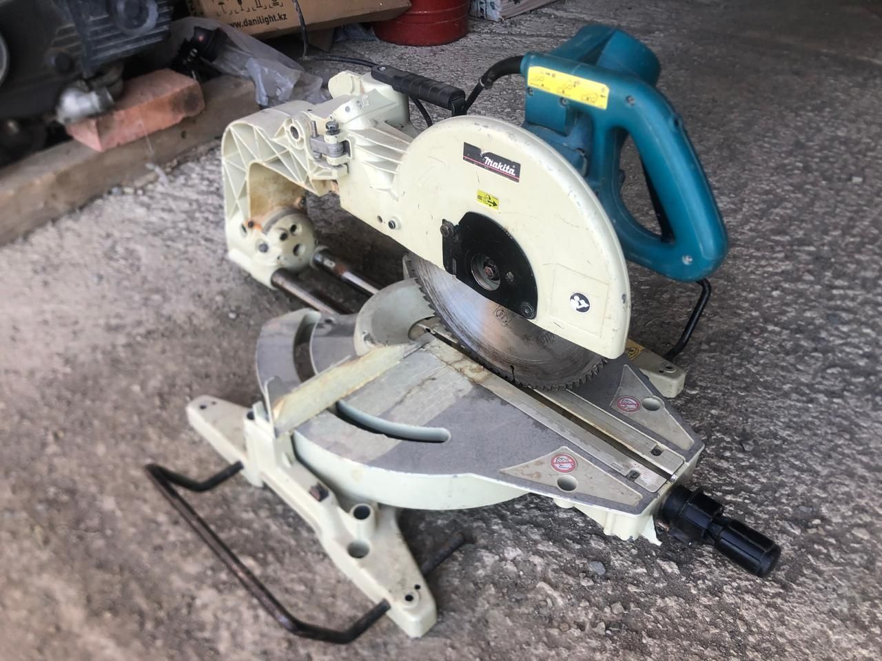Торцовка углорез Макита Makita LS1214