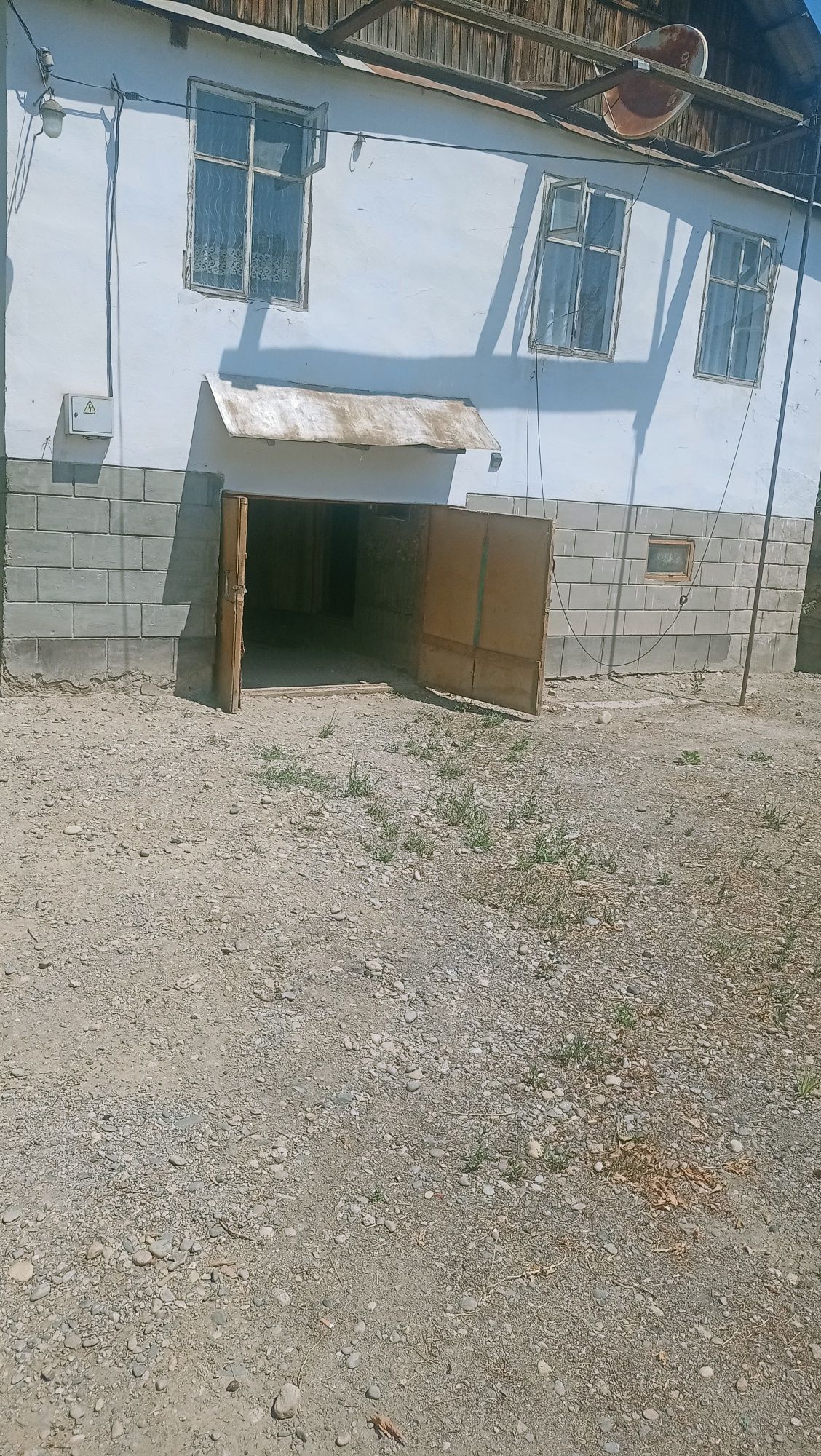 Продам дом за линией рядом с пекарней Пышка .Дом  двух этажныйй