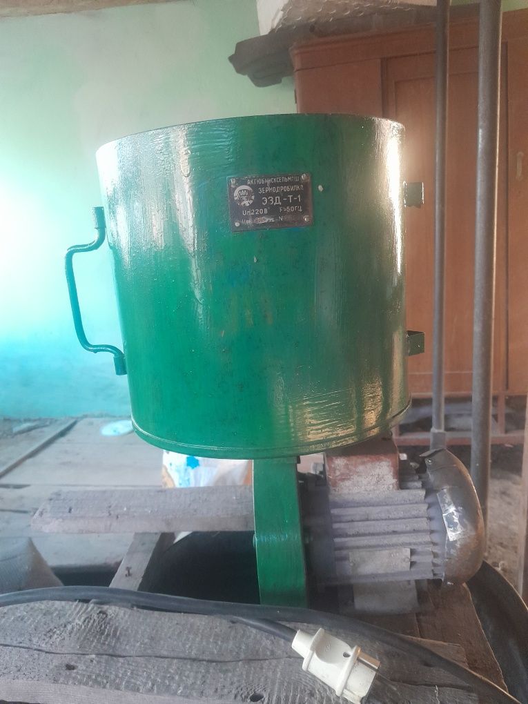 Продам зернодробилку б/у