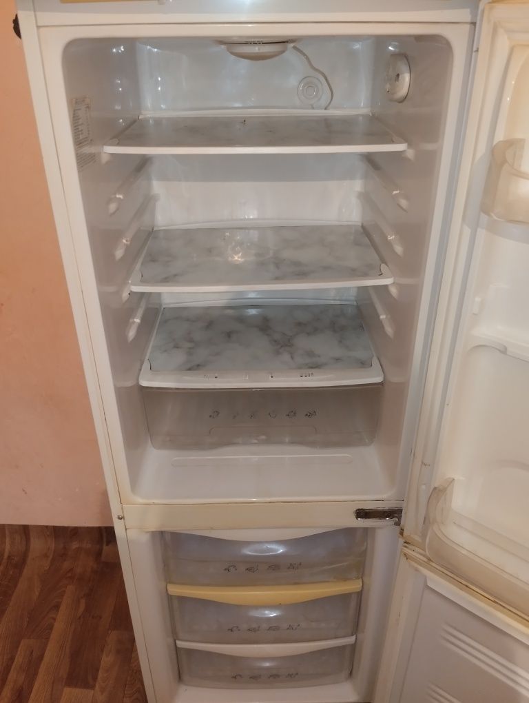 Холодильник  рабочий