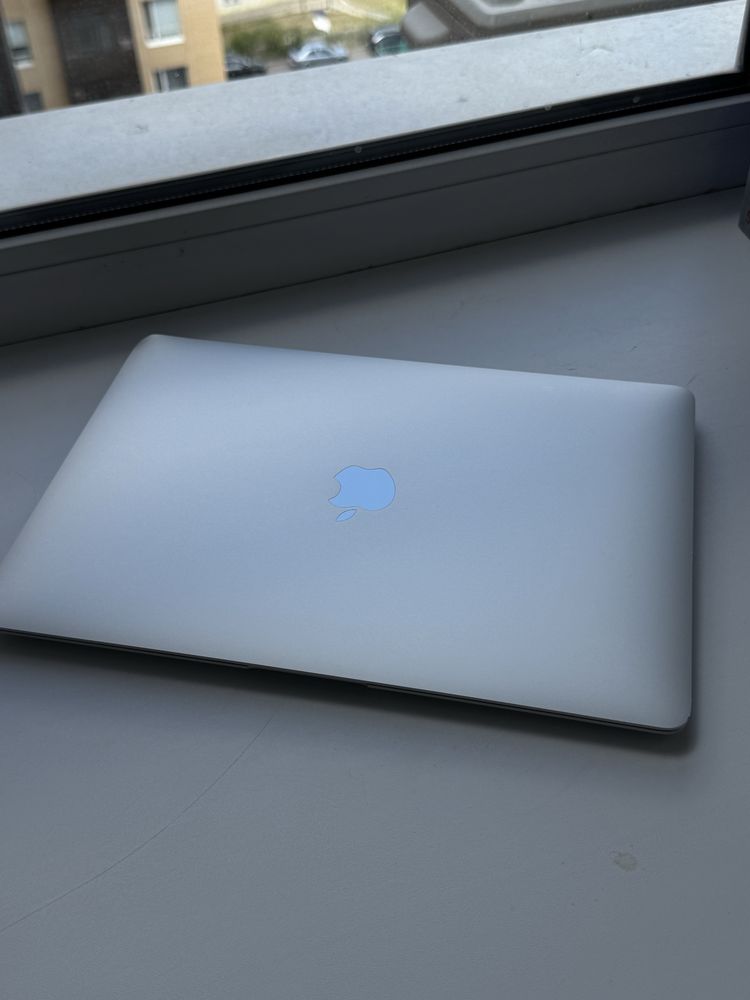 Macbook air 13, 2020, M1 256/8 гб