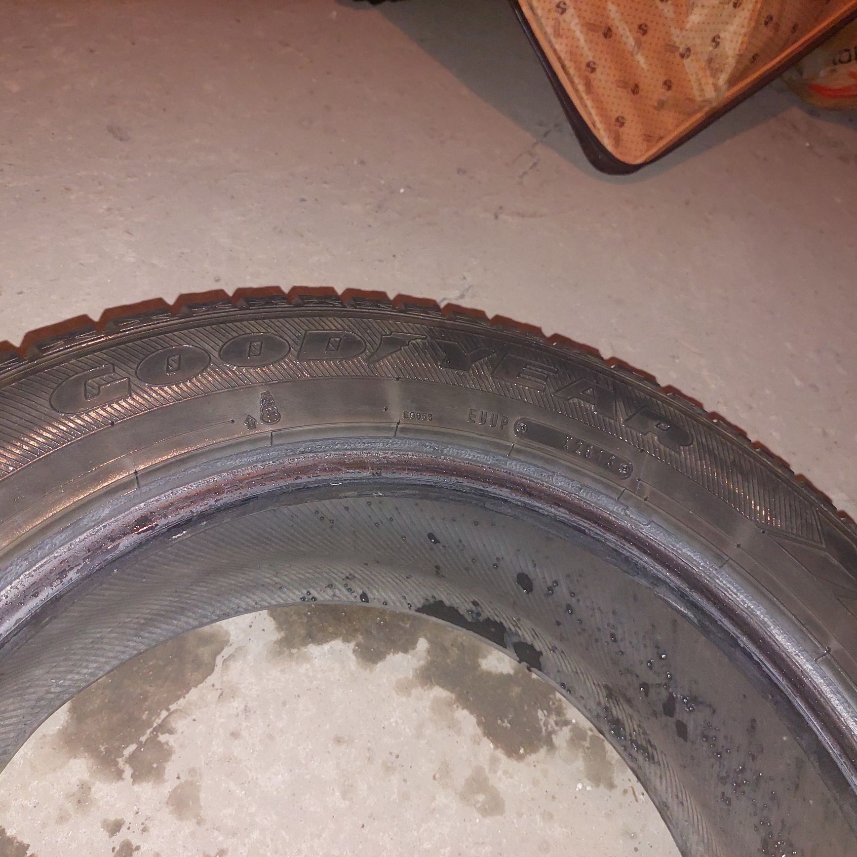 Шины 225,17,55
Goodyear 40% износ 
Yokohama 10 % износ 
110 тыс