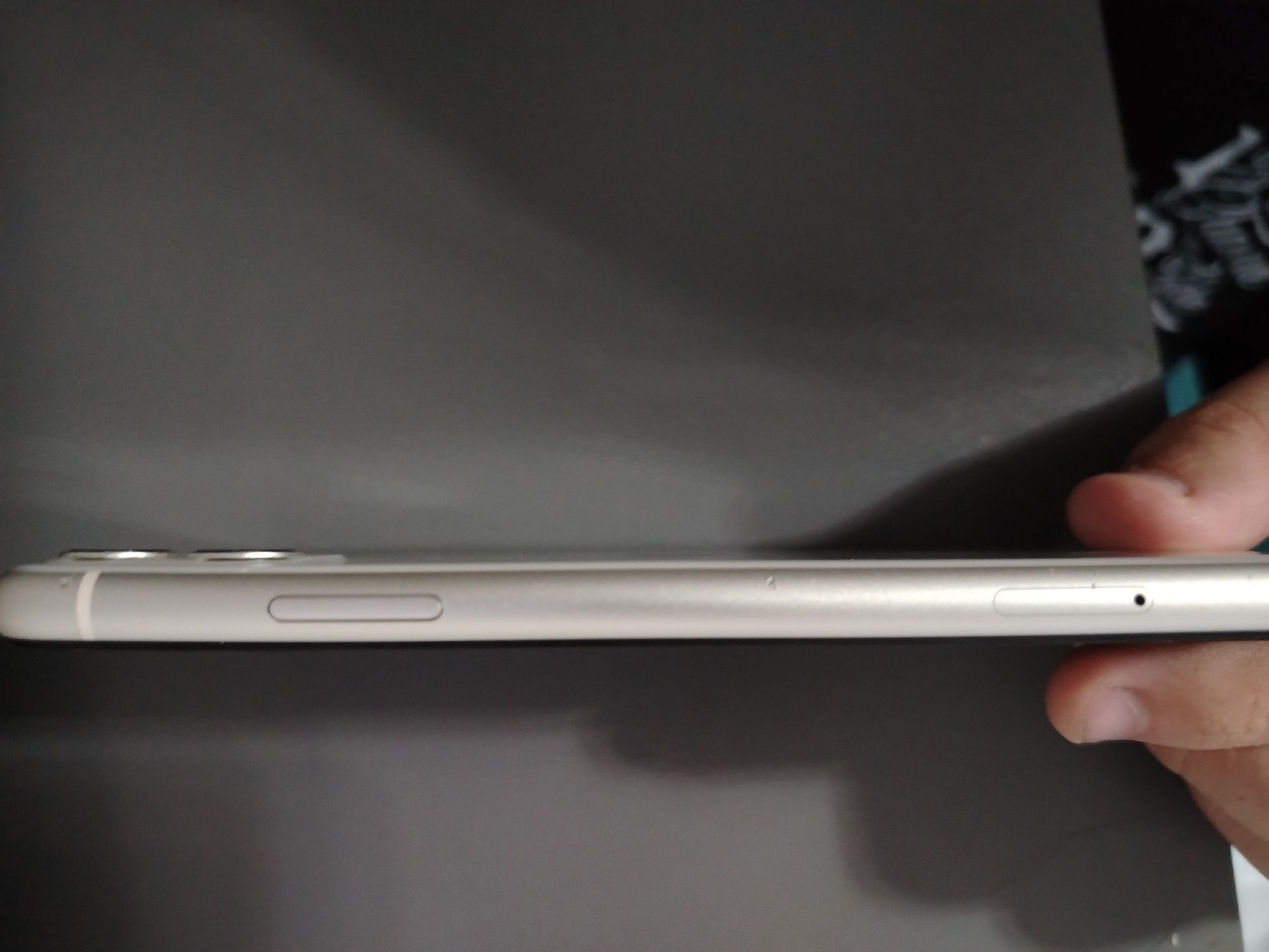 Продаю iPhone 11