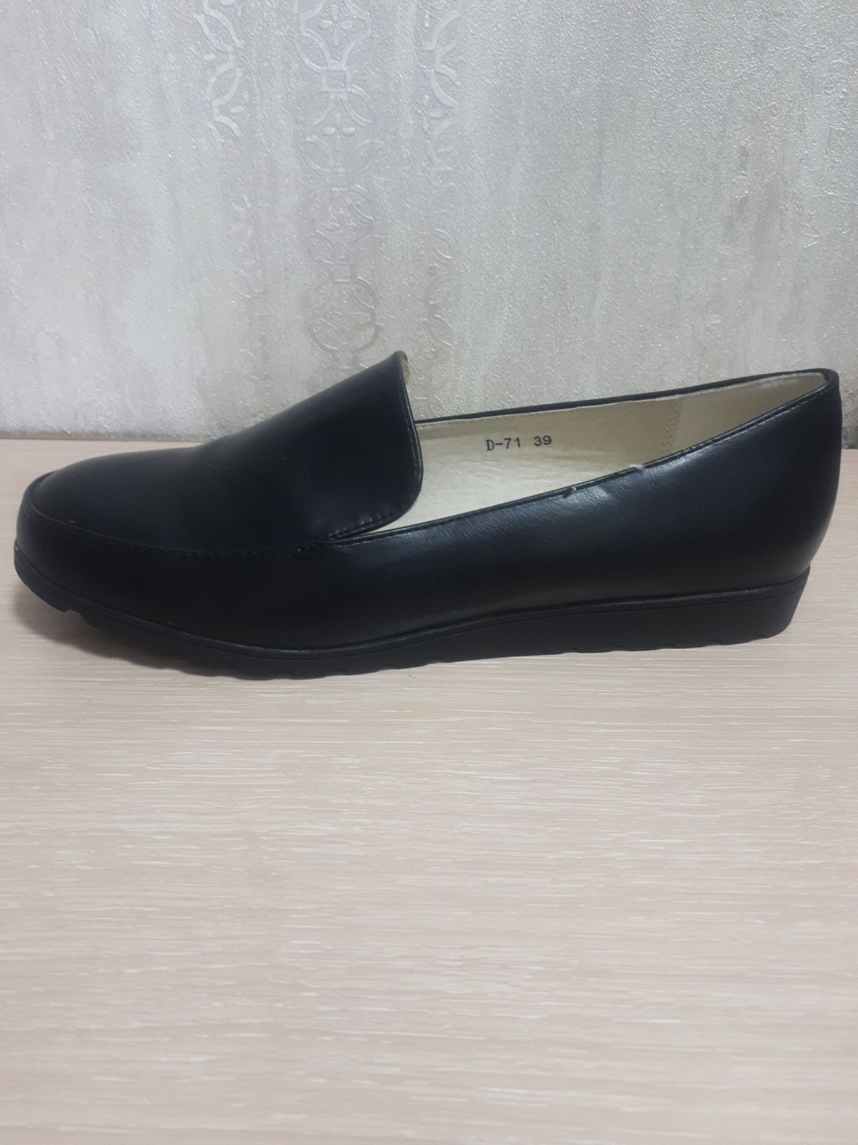 Продам женскую новую обувь.