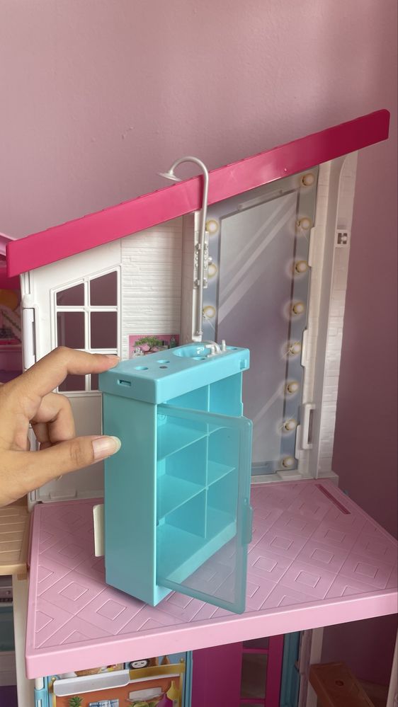 Срочно продам детский кукольный дом Barbie Malibu.