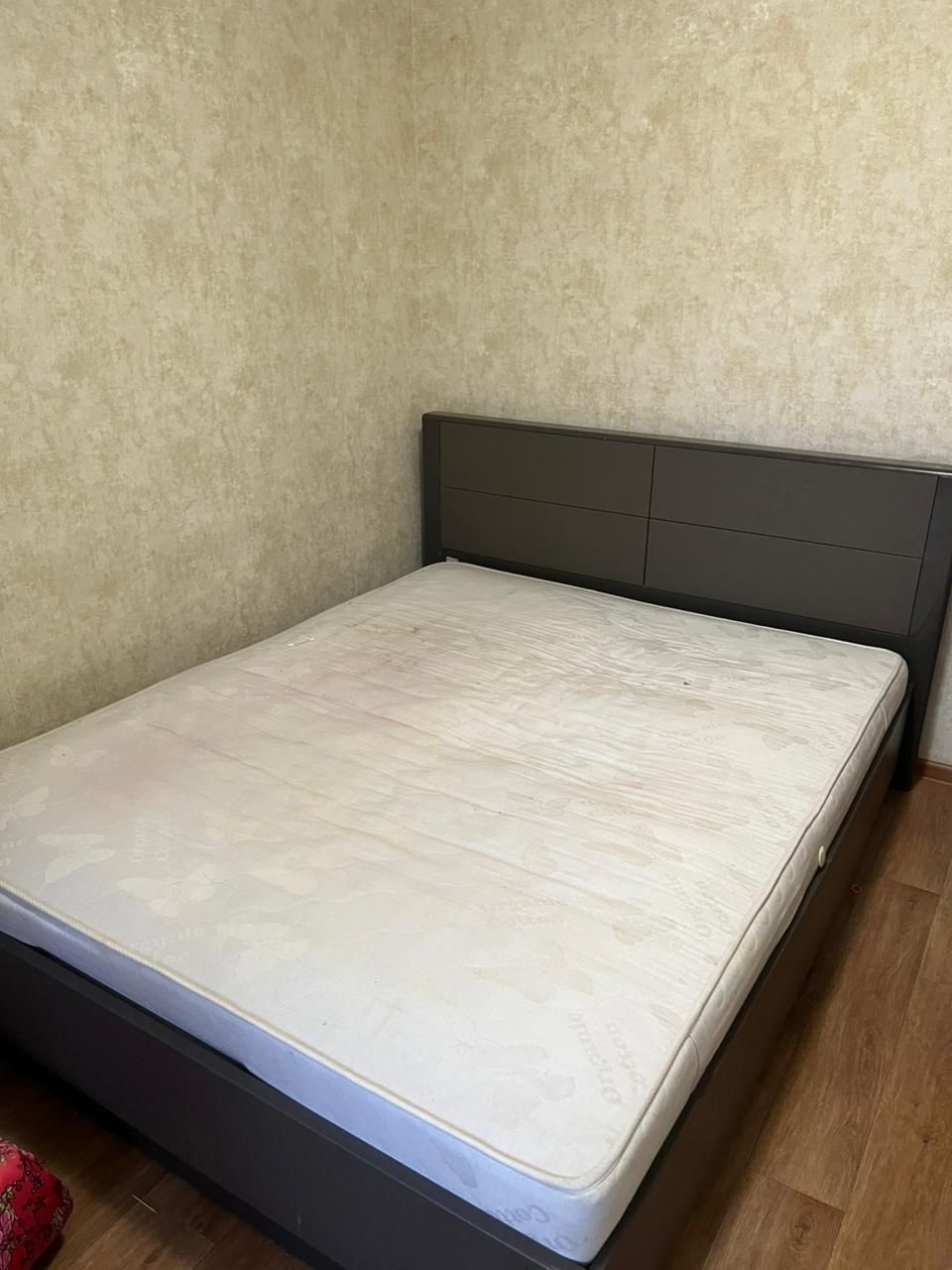 Спальный кровать