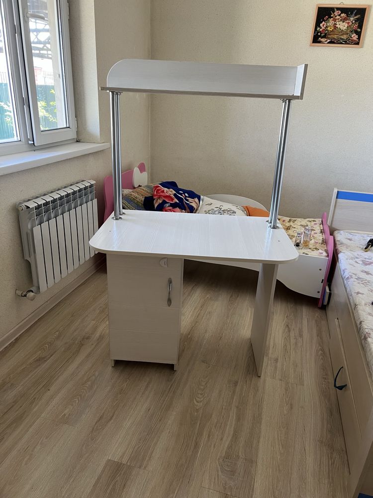 Срочно продам стол