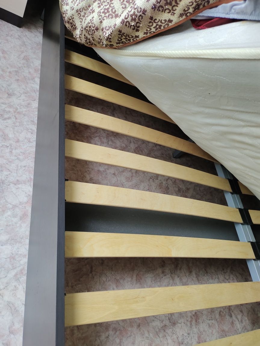 Продам кровать двухместную/двуспальная