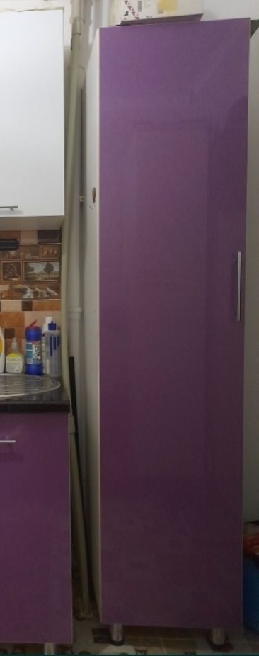Продаю пенал  с полками для кухни в отличном состоянии.