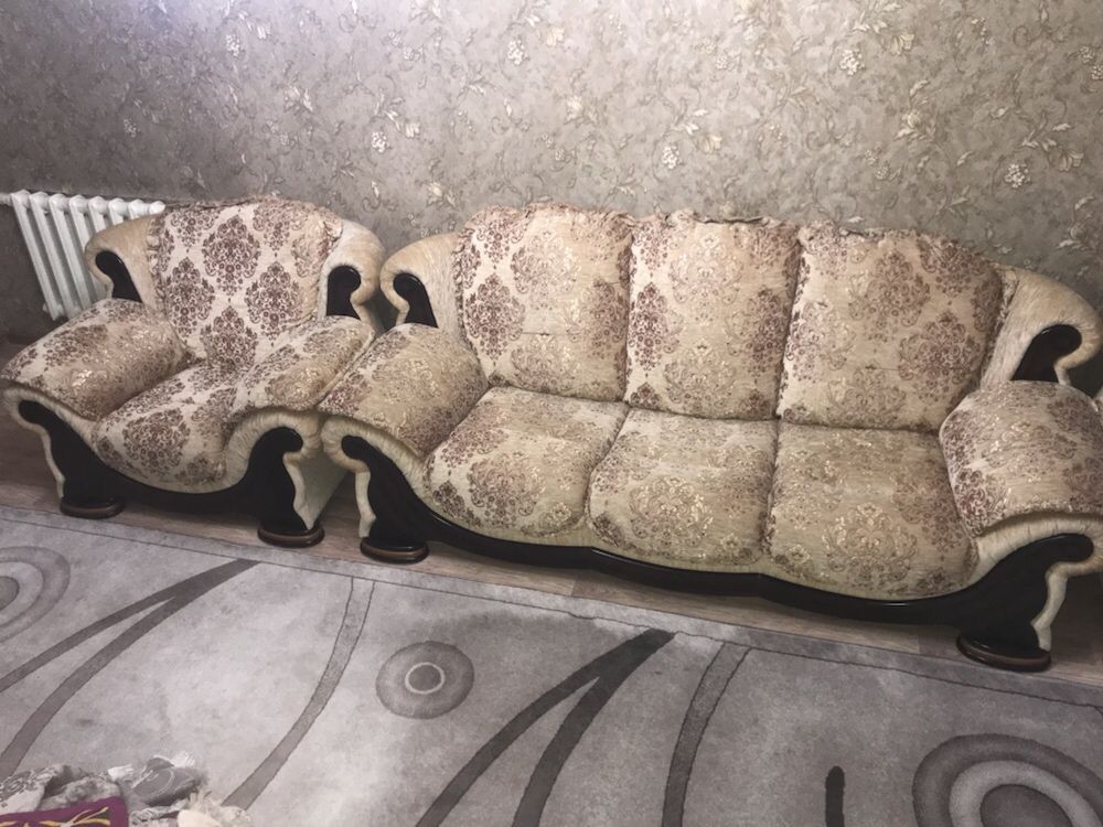 Срочно продам шикарный диван