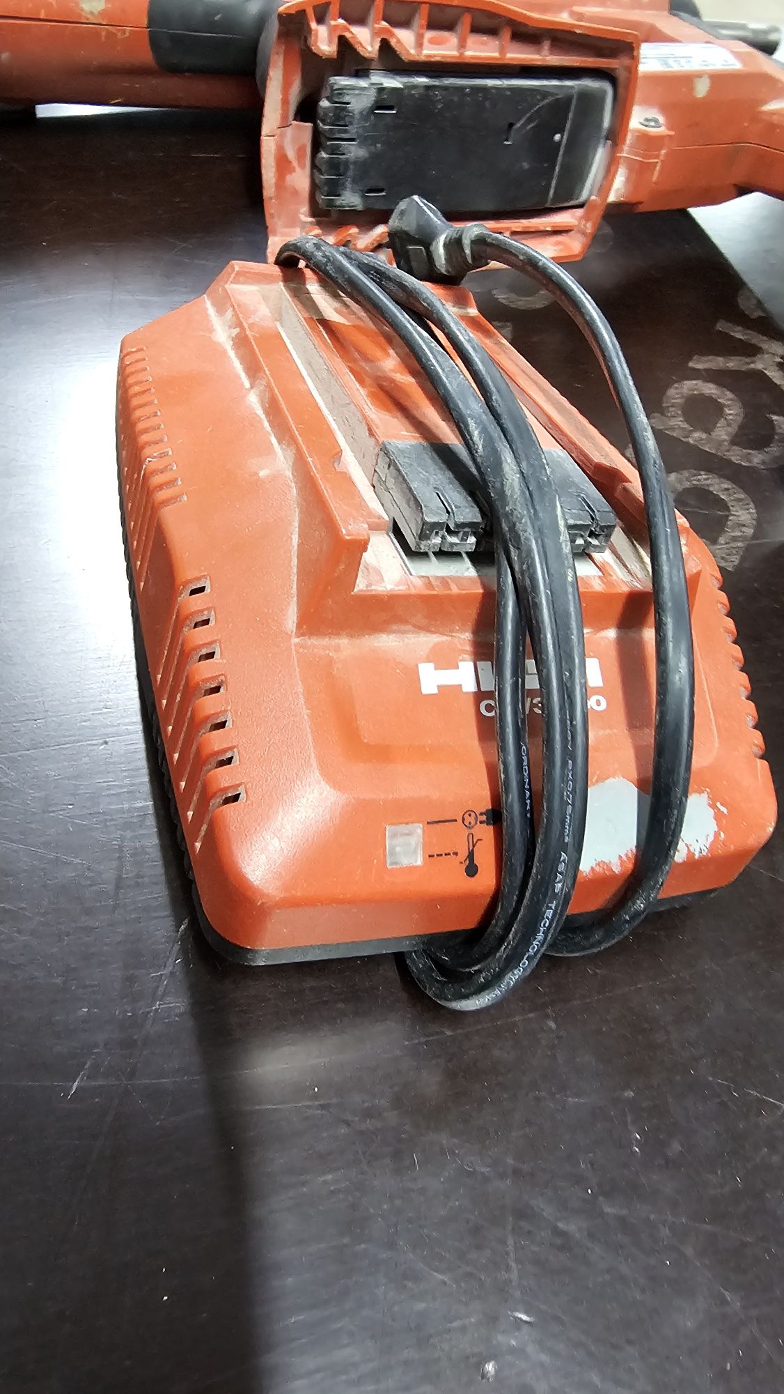 Аккумуляторный монтажный пистолет BX 3 Хилти (Hilti)
