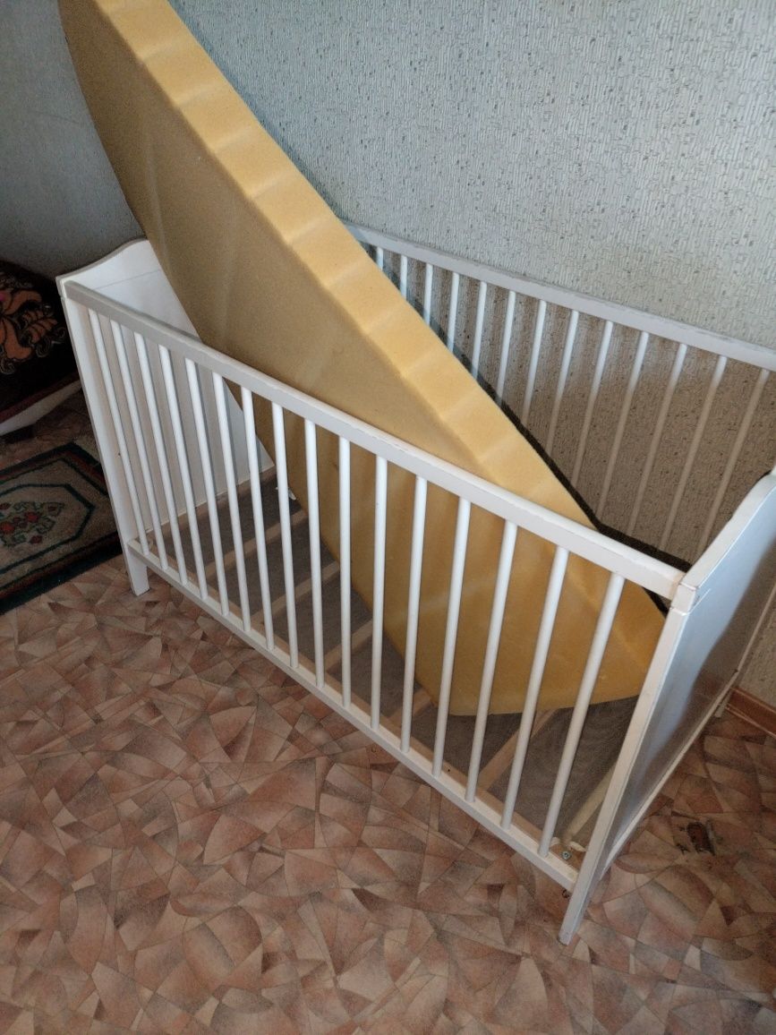 Детская кроватка