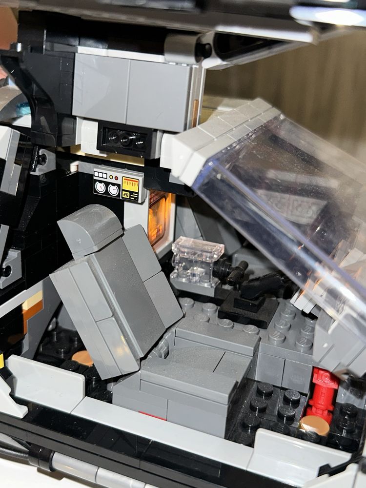 Продам машинку Lego Back to the Future