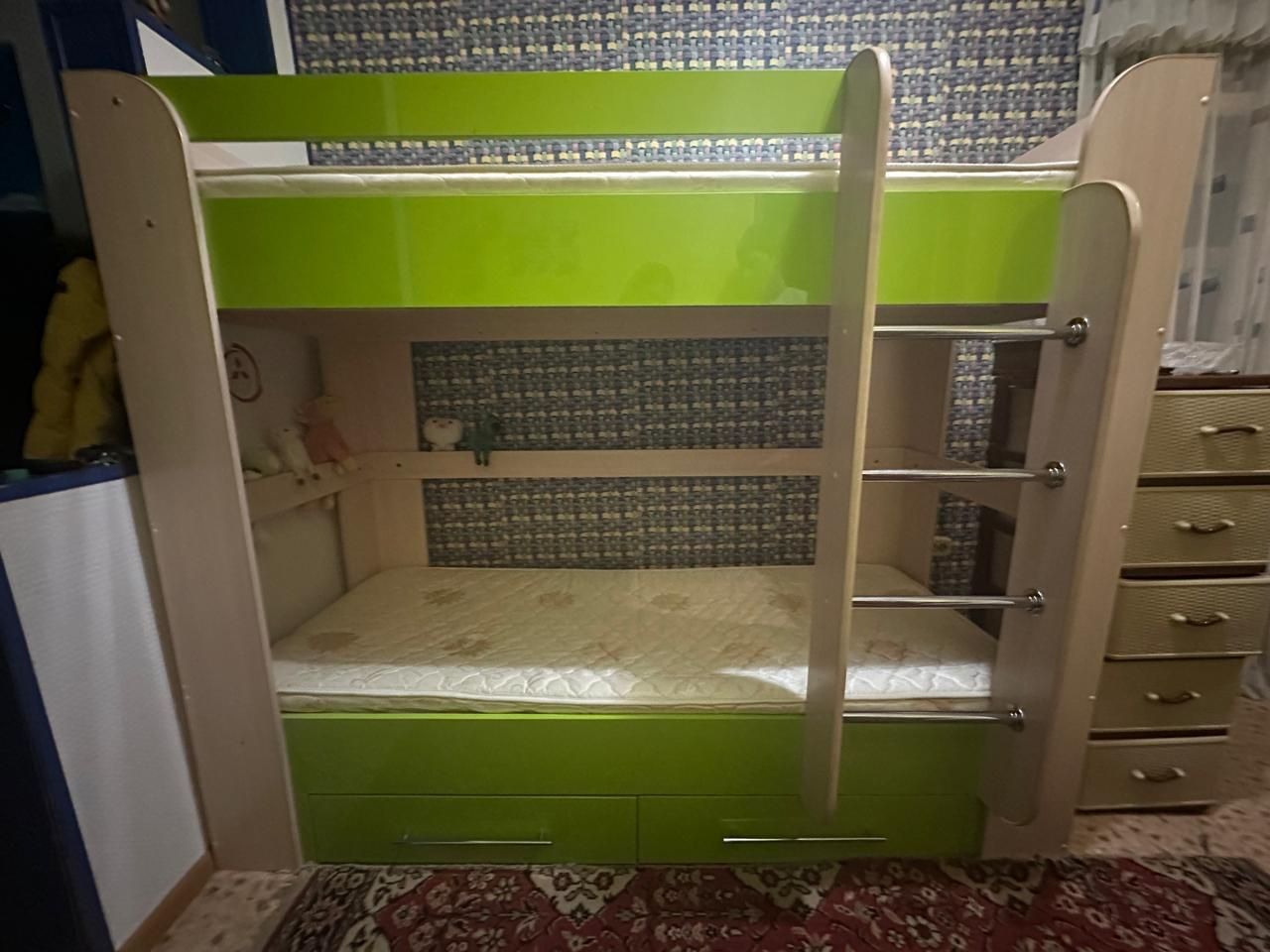 Продам двухъярусную детскую кровать