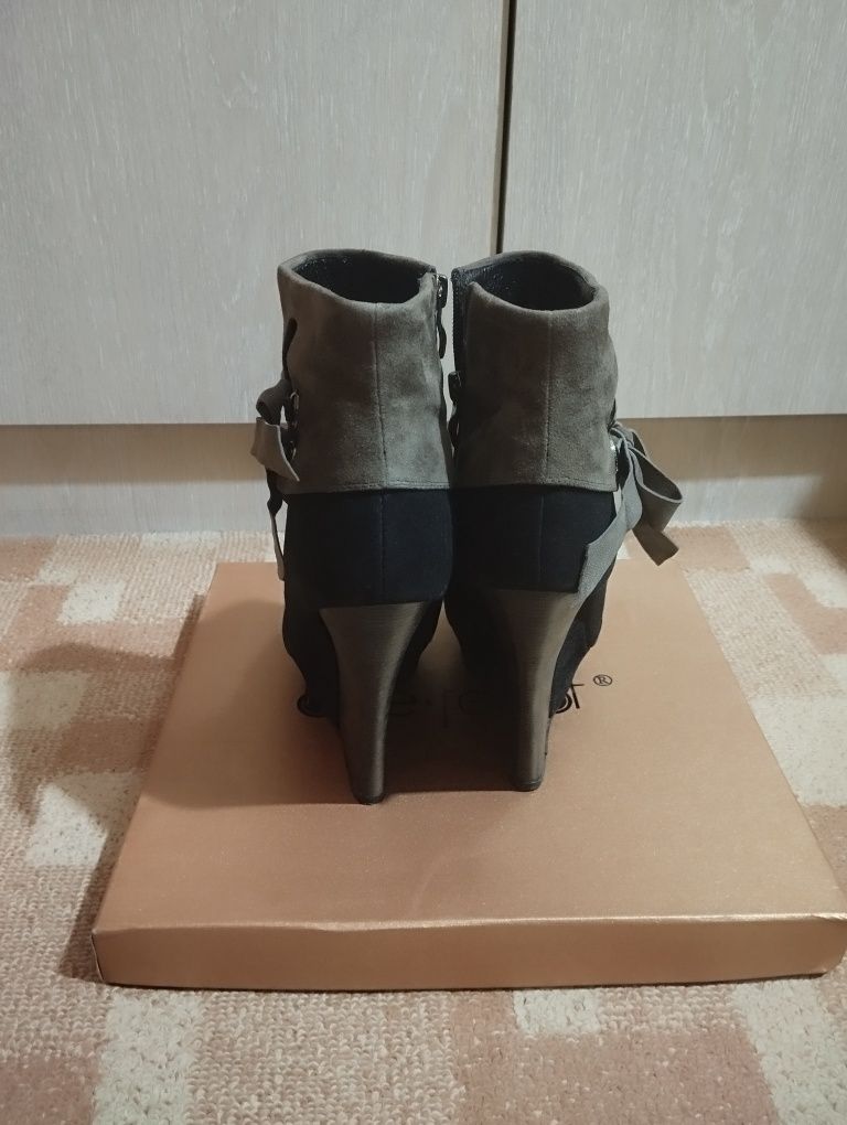 Продам женские зимние сапоги