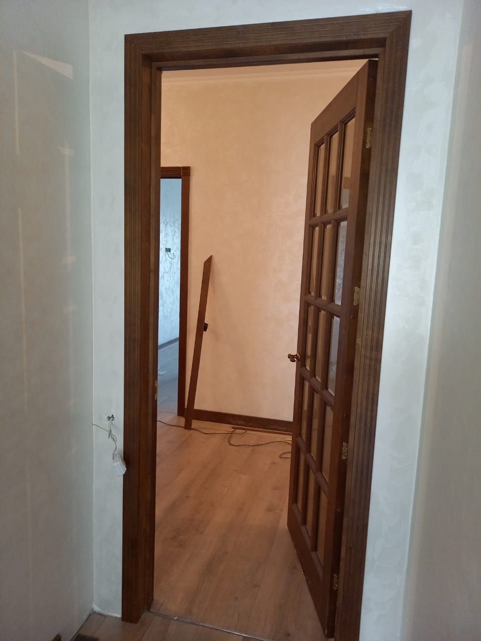 Установка межкомнатных дверей