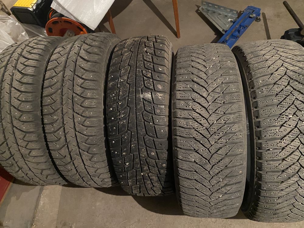 Шины б/у R17 215/60 в хорошем состоянии!