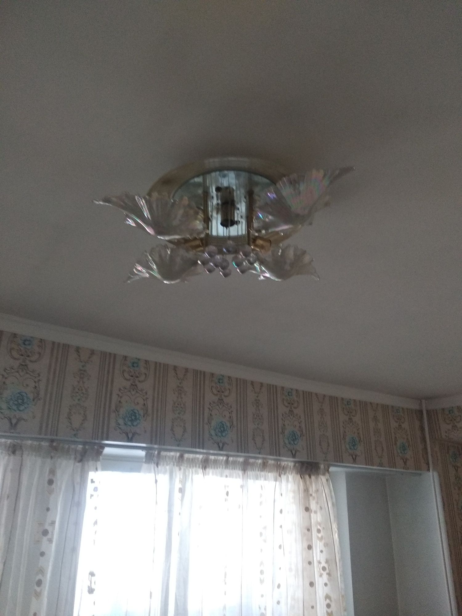 Люстры и светильники
