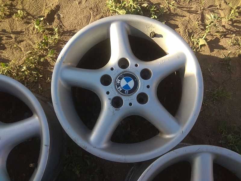 Продам оригинальные легкосплавные диски на автомашину BMW 3