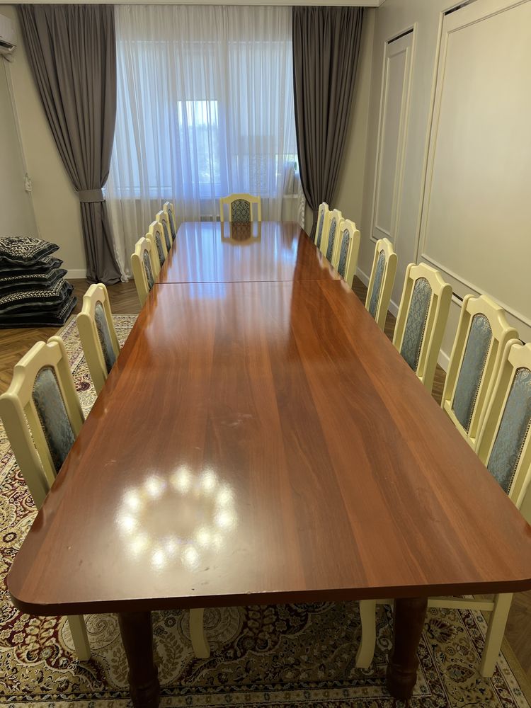 Стол большой стулья