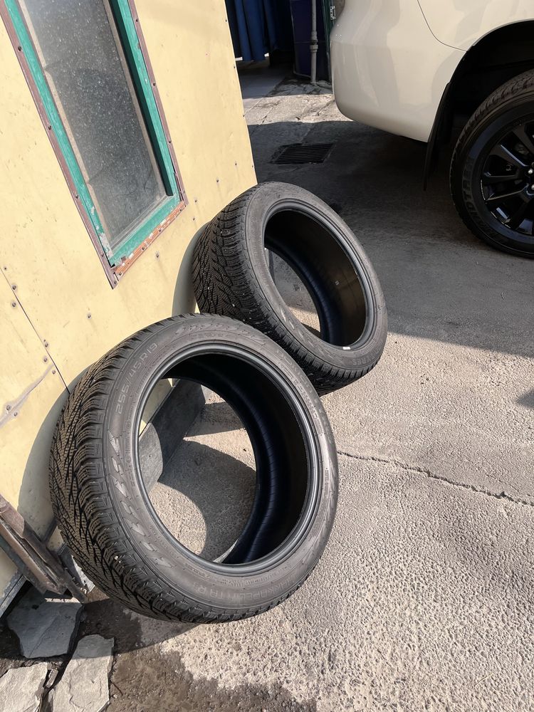 Резина зимняя Nokian 255 45 R19 комлект