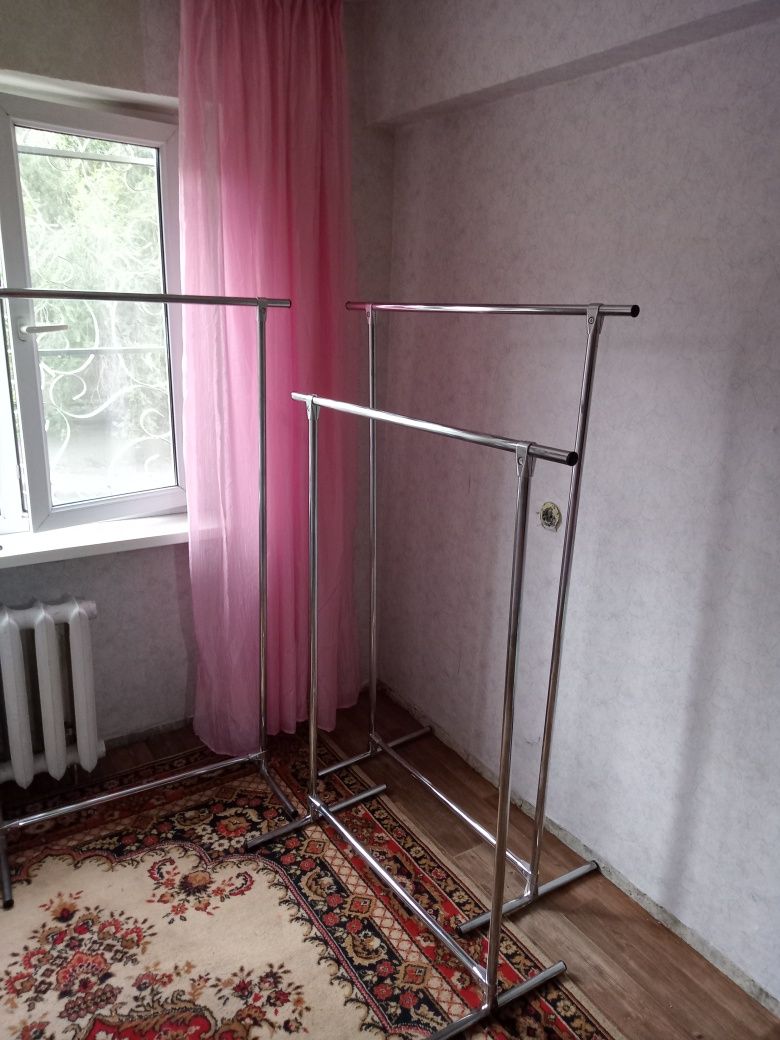 Продам вешалки стойки новые