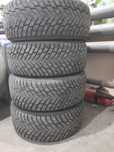 Продам зимнюю резину  215/50/17
