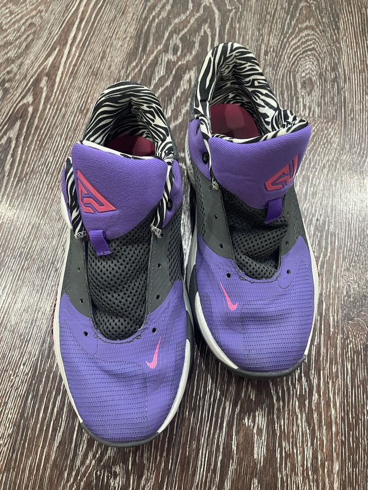 Кроссовки «NIKE»
