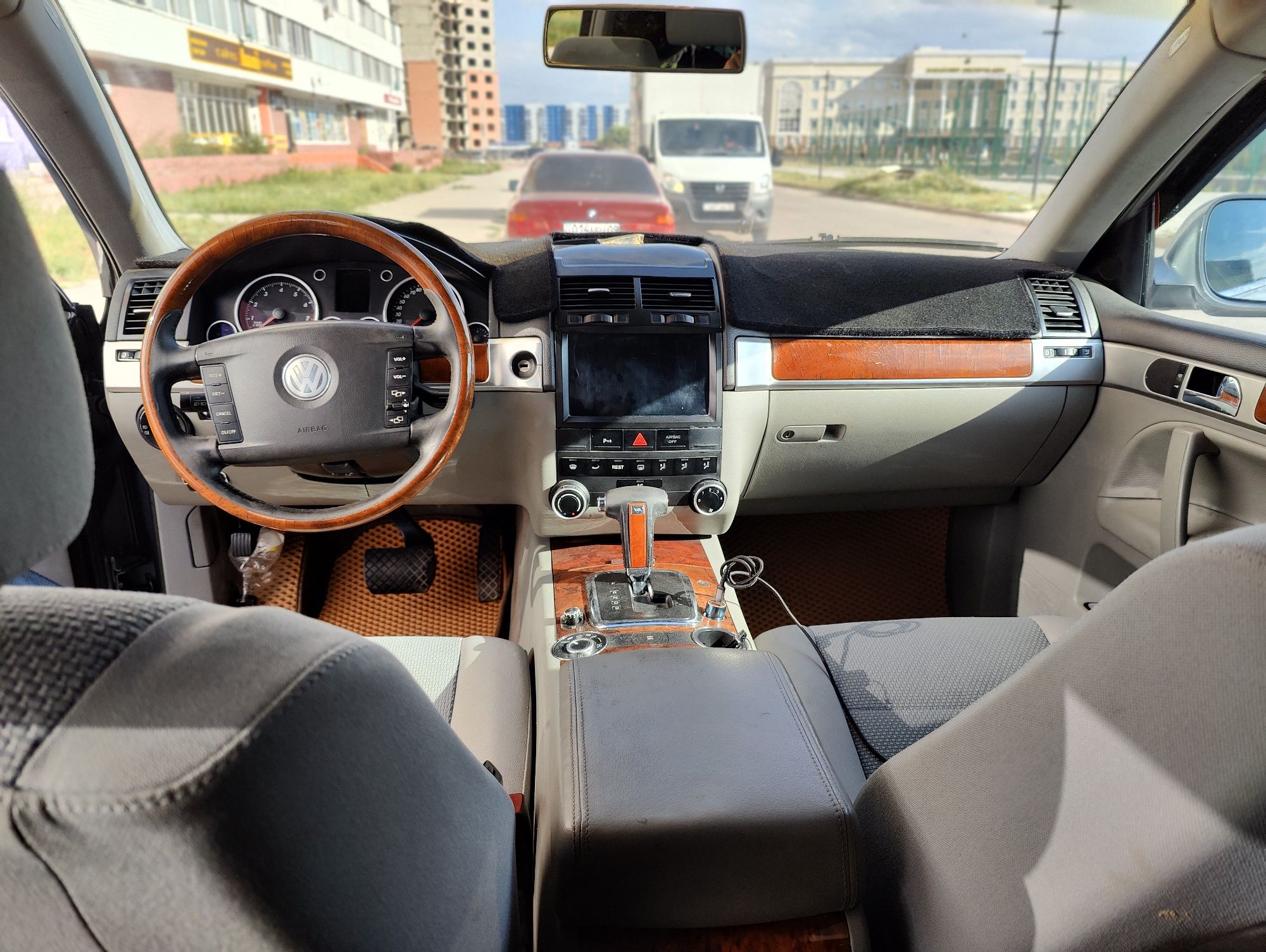 Volkswagen Touareg 2005 г. 1-поколение
