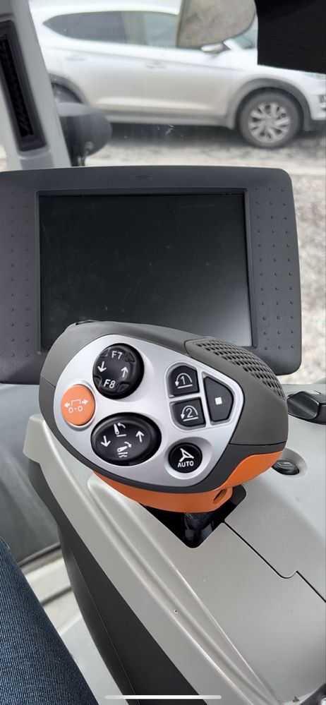 Claas Xerion 4500 трактор