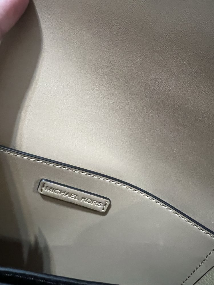 Сумка Michael Kors черная через плечо