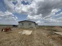 Продаеться участок 3.4 гектар с домом и хозпостройками