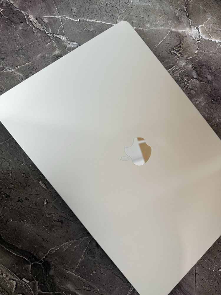 Macbook Air 15 дюймов (7мкр 12дом) лот 627676