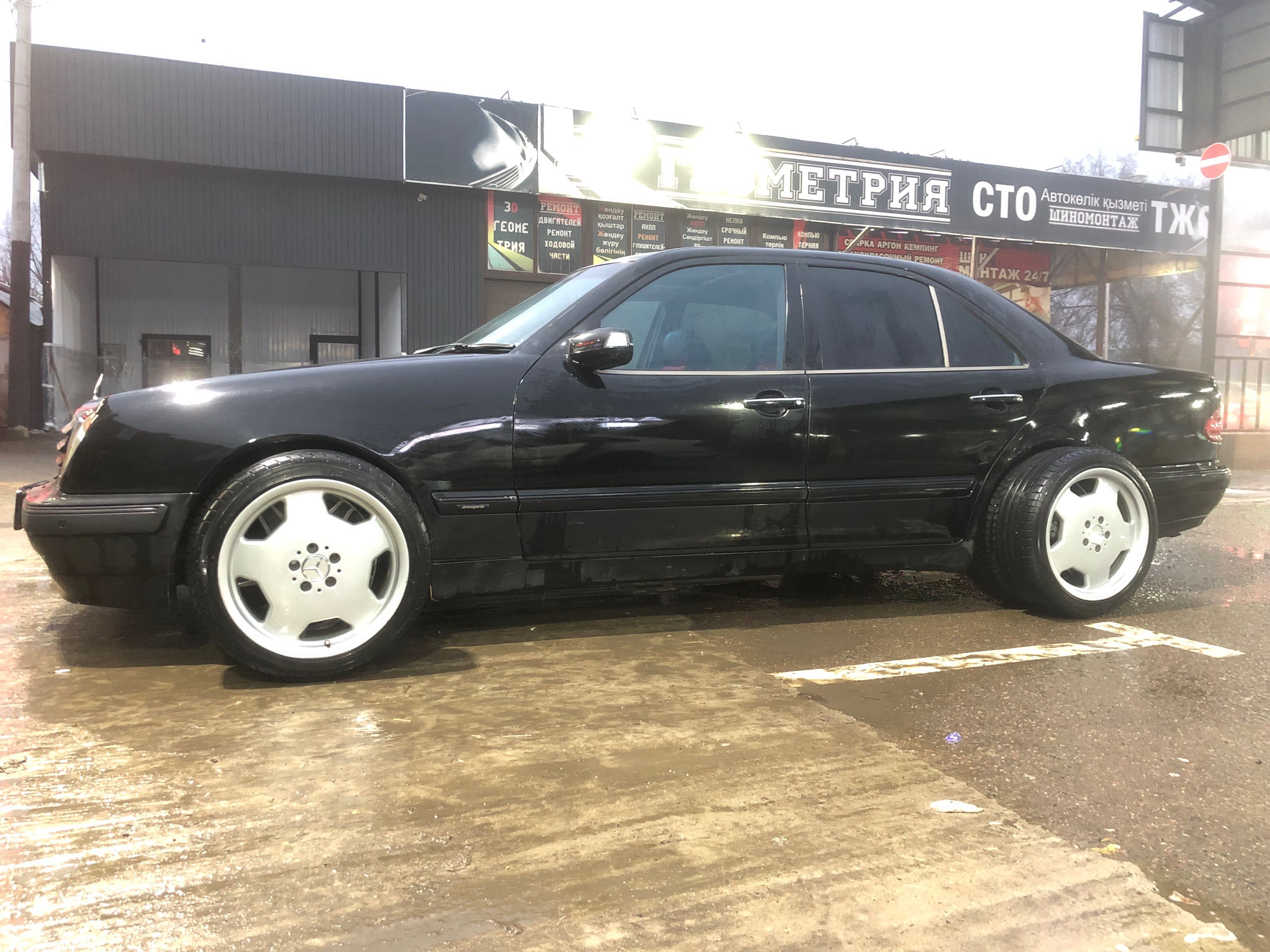 Моноблок Amg оригинал разноширокие диски r18