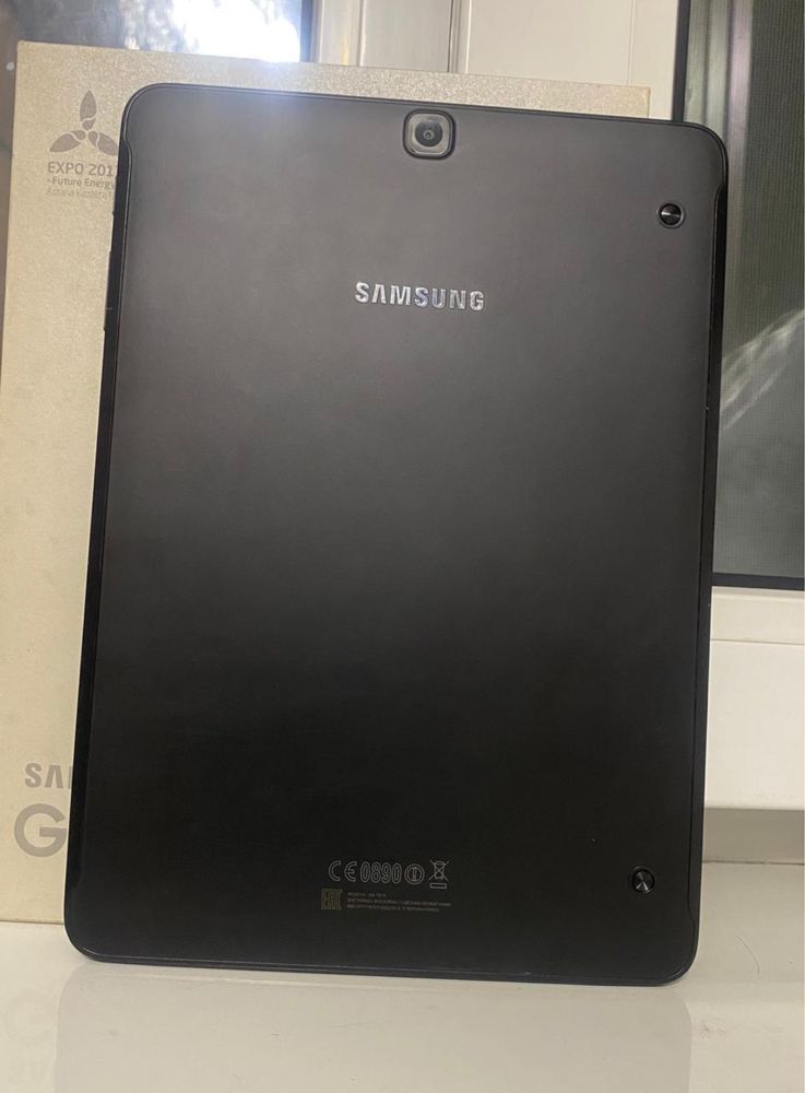 Продам планшет Samsung Galaxy Tab s 2 без царапин и потертости.