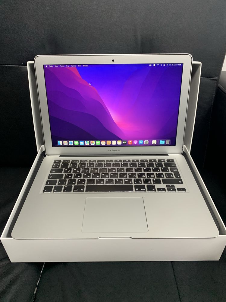 Macbook air 13 2017. Полный комплект с коробкой. Рассрочка есть.