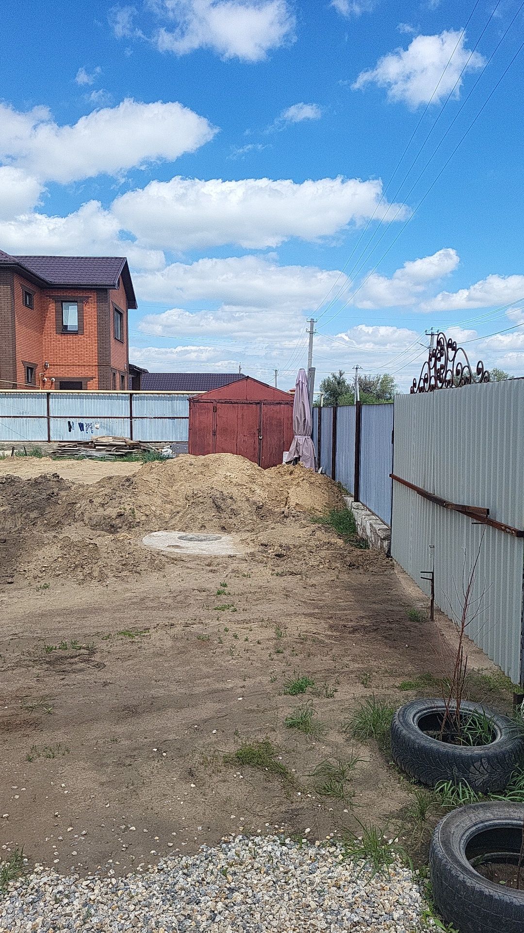 Частный дом на кирпичном