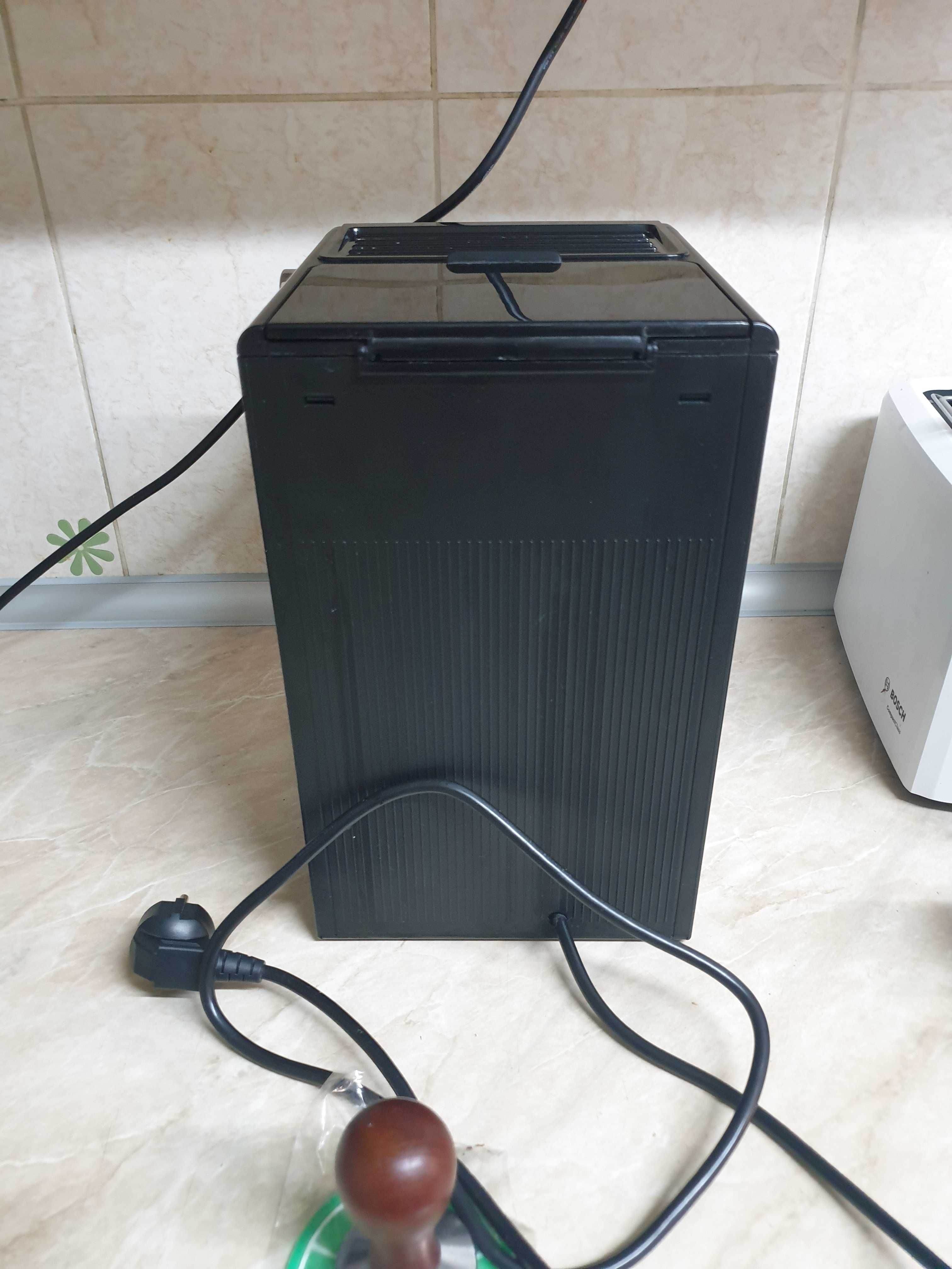 Кофеварка рожковая Delonghi ECP 31.21