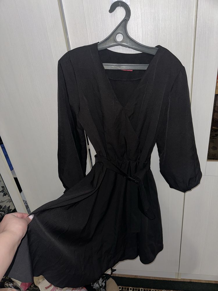 Продам б/у платья, цена договорная