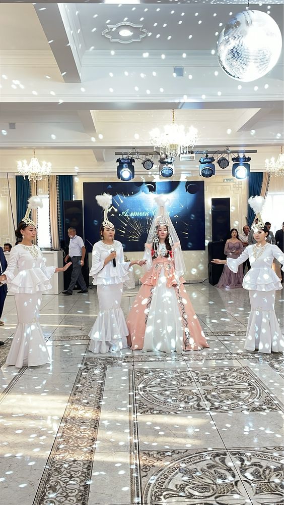 Продается танцевальное казахское платье с вышивкой