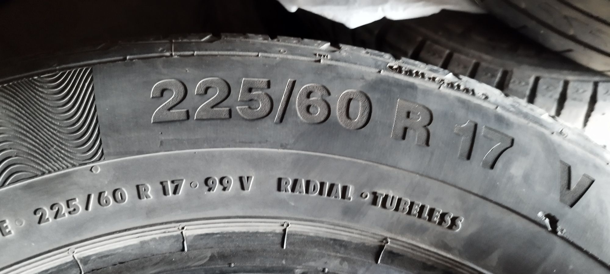 Продам летние шины Continental 225/60/17